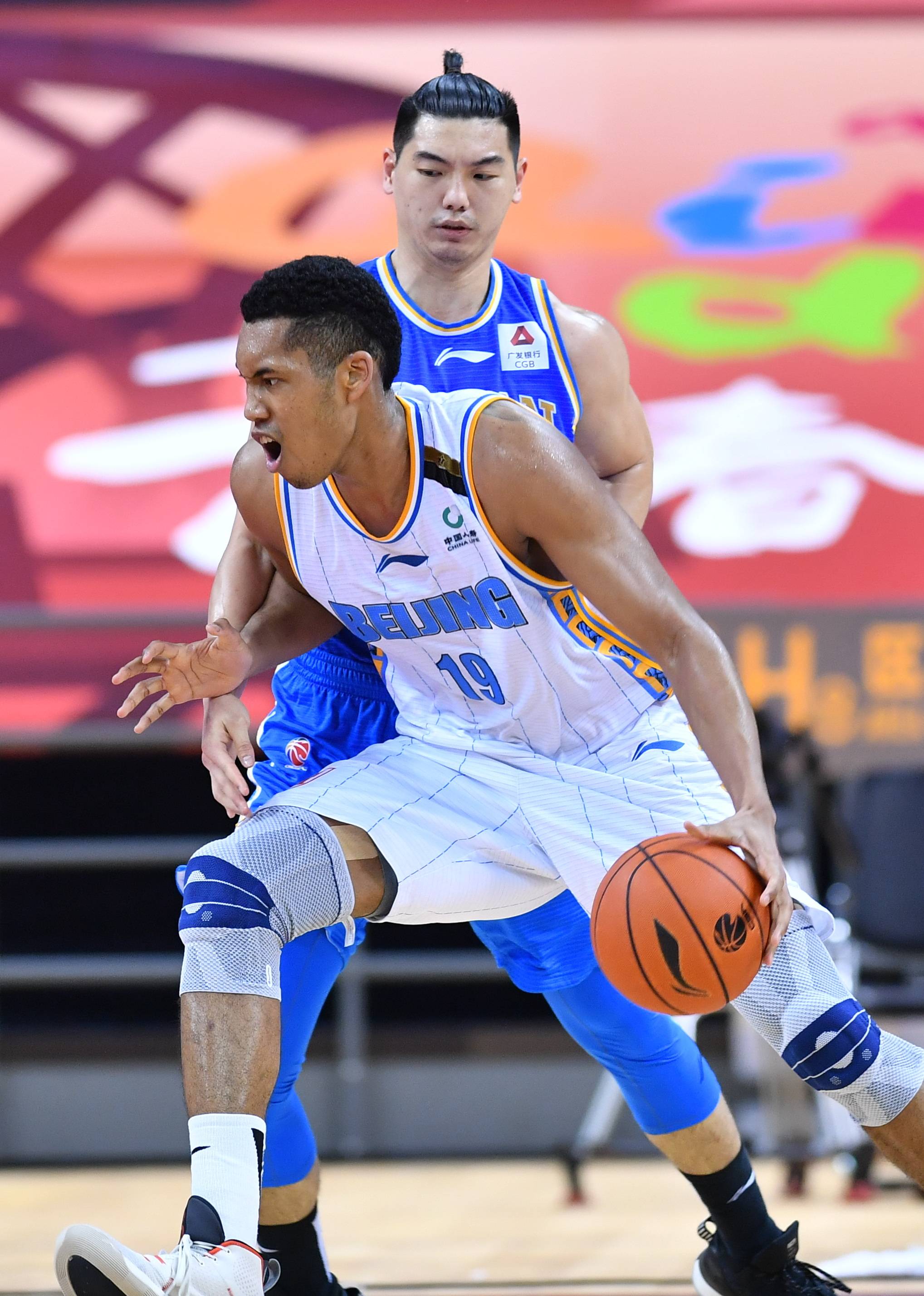 LIV阿德莱德站香妻阵一朗领先首轮 李真明T2拉姆T10