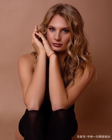 在肘区用肩 在肘区用肩